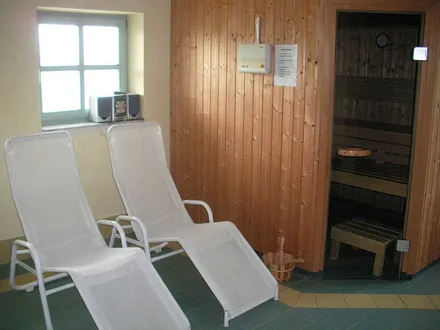 Sauna (gegen Gebühr) im Untergeschoss
