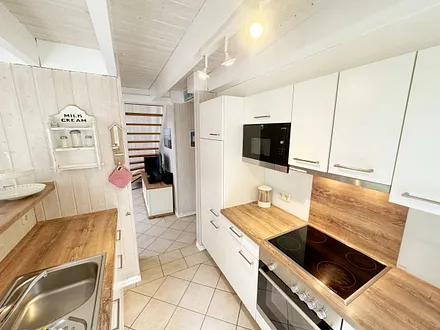 Küchenzeile mit Backofen