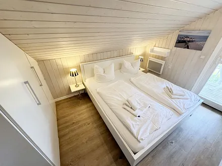 2. Schlafzimmer mit Doppelbett