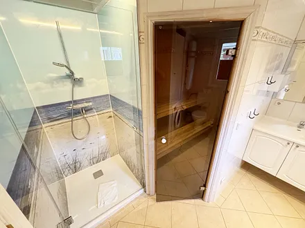 Tageslicht Bad mit Sauna