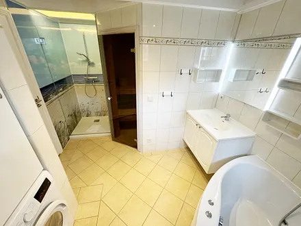 Badezimmer mit maritimer Dusche