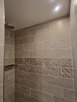 Eingang Dusche mit Beleuchtung