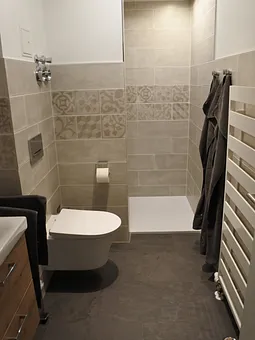 Bad mit Eingang zur Dusche