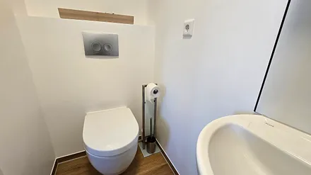 Bad mit Dusche und WC