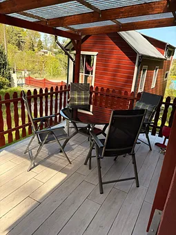 Terrasse mit Balkonmöbeln