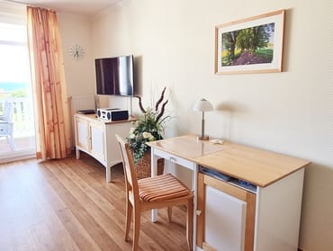 Wohnbereich mit Schreibtisch