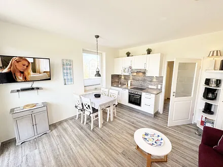 Wohnbereich mit integrierter Küchenzeile