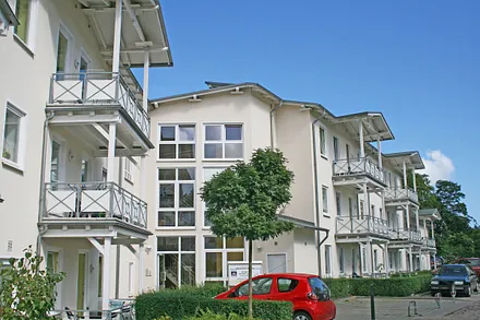 seitlicher Blick zum Haus