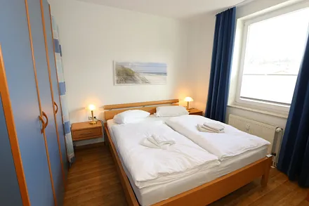 Schlafzimmer mit Doppelbett