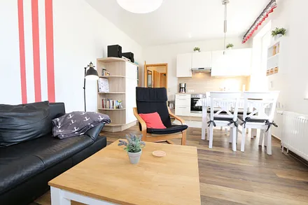 Küchenzeile mit kombiniertem Wohn-und Essbereich