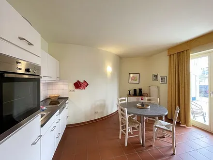 Esstisch mit Stühlen