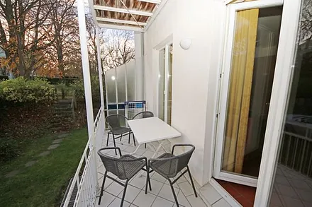 bestuhlter Südbalkon