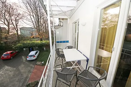 bestuhlter Süd-Balkon