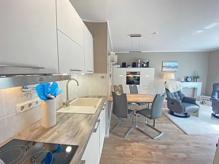 Küchenzeile mit Ceranfeld für gemeinsames Kochen