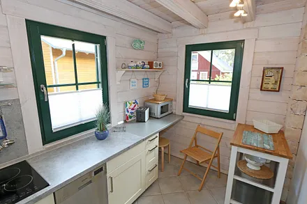 Küche mit Mikrowelle