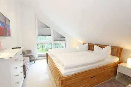 2. Schlafzimmer mit Doppelbett