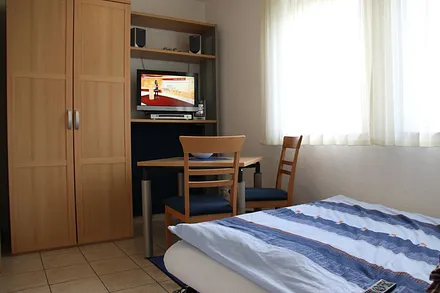 Apartment mit Boxspringdoppelbett