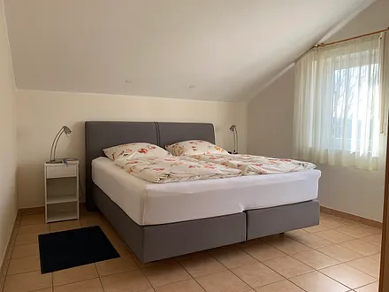 Schlafzimmer 2 mit Boxspringbett (180*200)