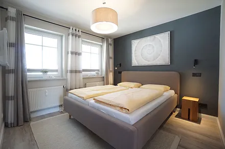 Schlafzimmer mit Doppelbett