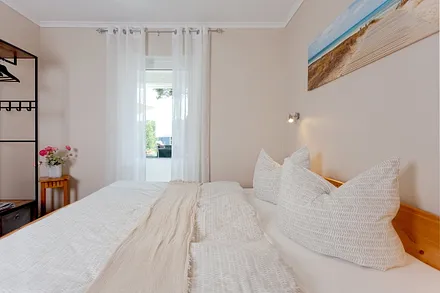 2. Schlafzimmer mit Doppelbett