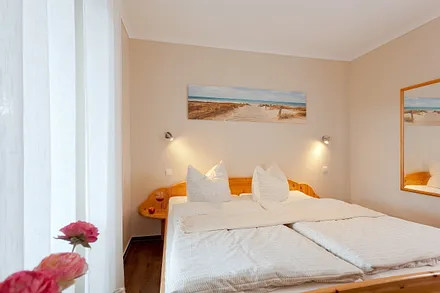 2. Schlafzimmer mit Doppelbett