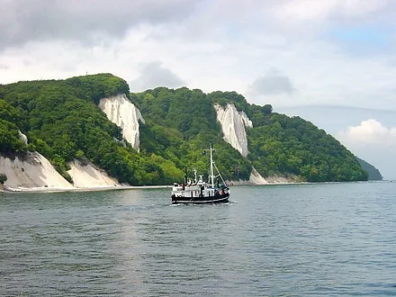  Ausflugsschiff am Königsstuhl