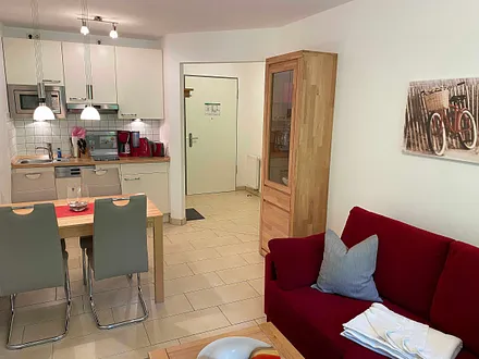 Wohnzimmer mit Esstisch