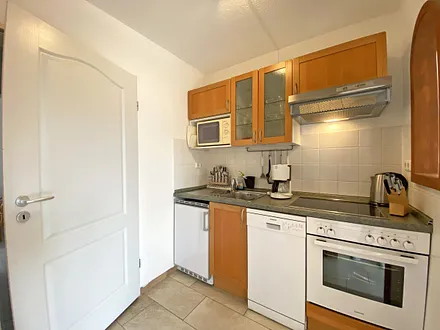 Küchenzeile mit Backofen