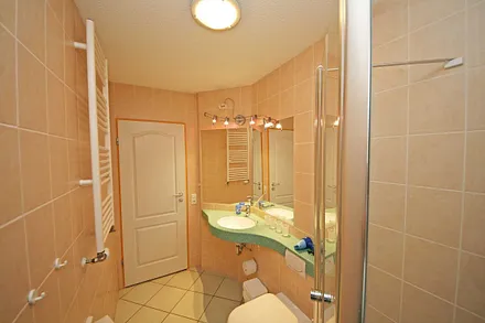 Badezimmer mit Waschbecken