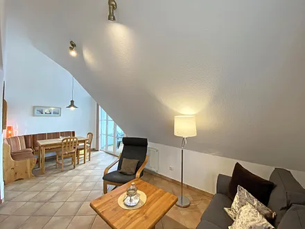 Wohnzimmer mit Essbereich