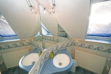 Badezimmer mit Waschbecken