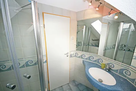 Badezimmer mit Dusche