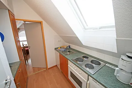 separate Küche mit Backofen