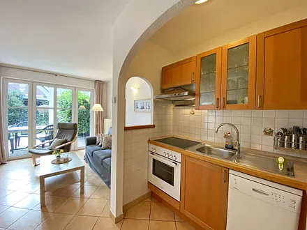 Küchenzeile mit Backofen