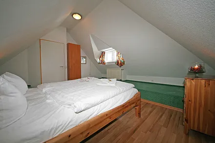 2. Schlafzimmer mit Doppelbett