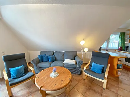 gemütliche Couch mit zwei Relax Sessel