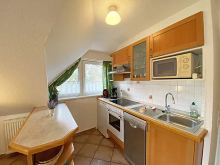 Küchenzeile mit Backofen