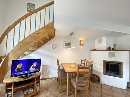 Wohnzimmer mit Kamin