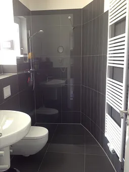 Bad mit WC und Dusche