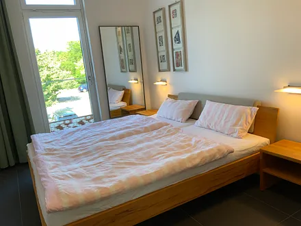 Blick ins Schlafzimmer 