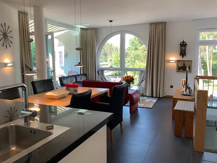 Blick ins Wohnzimmer 