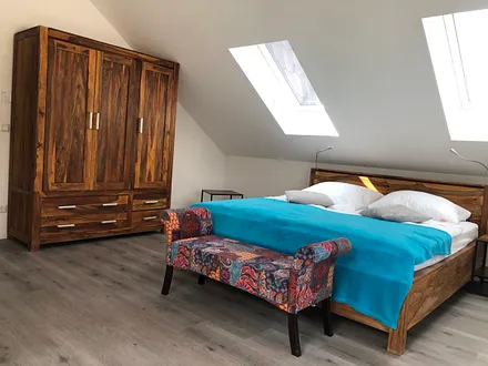 Schlafzimmer 1 mit Gäste WC