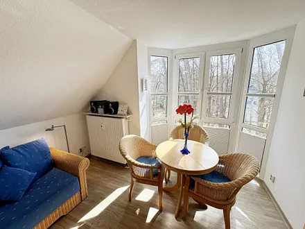 Esstisch mit Stühlen