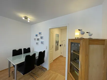 Esstisch mit Stühlen