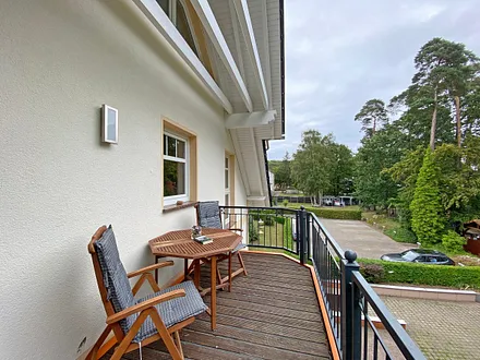 großzügiger Balkon (Ost) 5 m x 2 m, straßenabgewandt