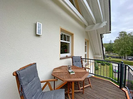 großzügiger Balkon (Ost) 5 m x 2 m, straßenabgewandt