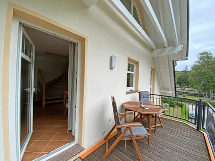 großzügiger Balkon (Ost) 5 m x 2 m, straßenabgewandt