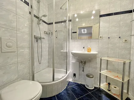 Badezimmer mit Dusche