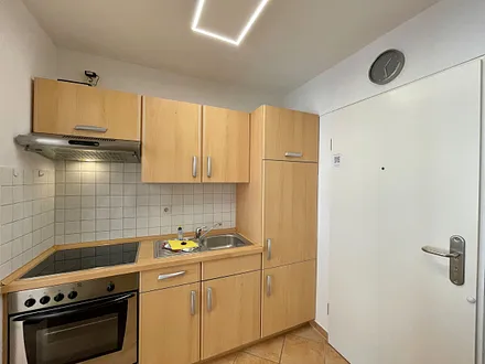 Küchenzeile mit Backofen