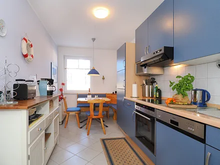 Vollausgestattet, separate Küche.